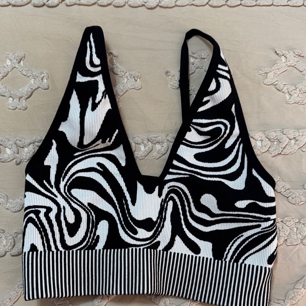 garage black and white tank